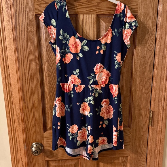 🆕Priceless Floral Navy Romper - Picture 4 of 7